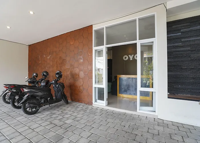Oyo 1848 Tb's
